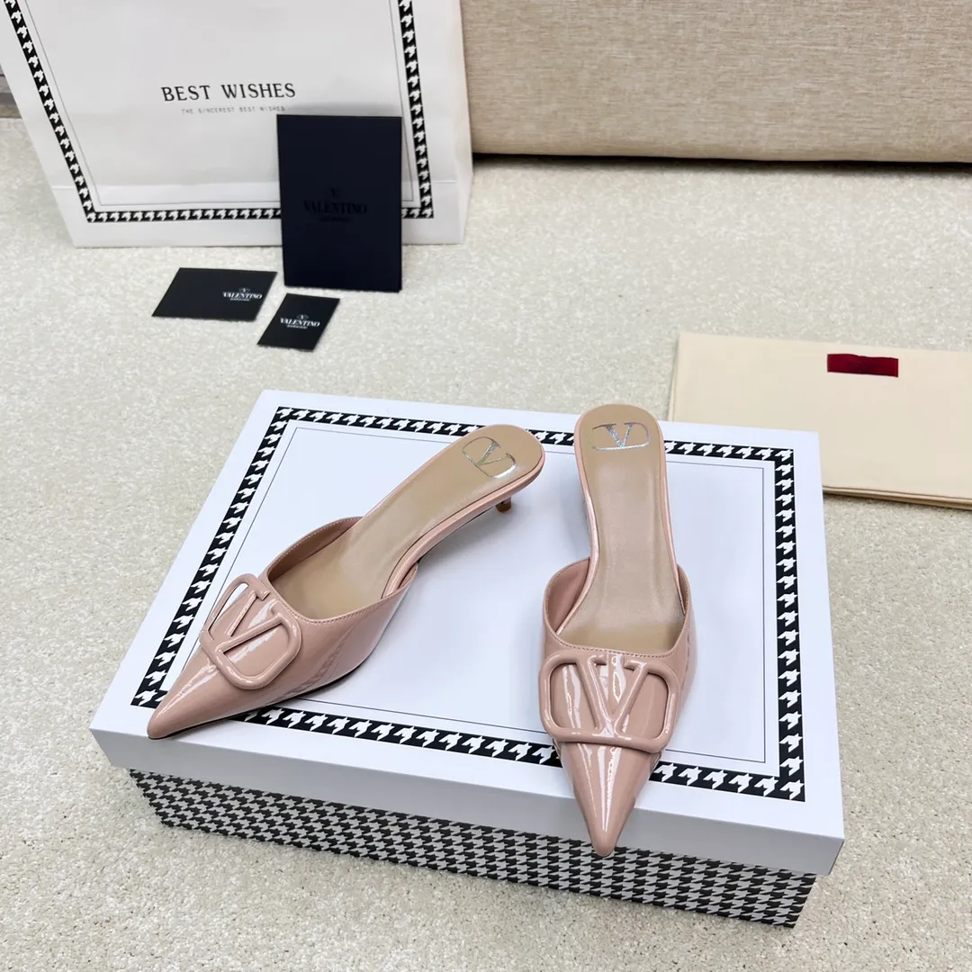 💕💕Factory direct selling price p500💕💕 VALENTINO latest V Logo buckle back empty slippers🔥🔥🔥 🕳️🕳️🕳️ Exclusive original 1-1 development, no goods without the original 〰 ɪɴлᴏʀᴍᴀᴛɪᴏɴ 〰 Buckle: V-LoGo leather buckle Material: imported patent leather Lining: full-grain sheepskin Outsole: Italian dyed cowhide Midsole: Italian original craft material Process: computer stitching, machine shaping Heel height: 4.0/8cm Made in Italy 🇮🇹 Ready stock code: 35 36 37 38 39 Ready stock Customized code: 34 40 41 Shipping time is 1-3 days, non-refundable